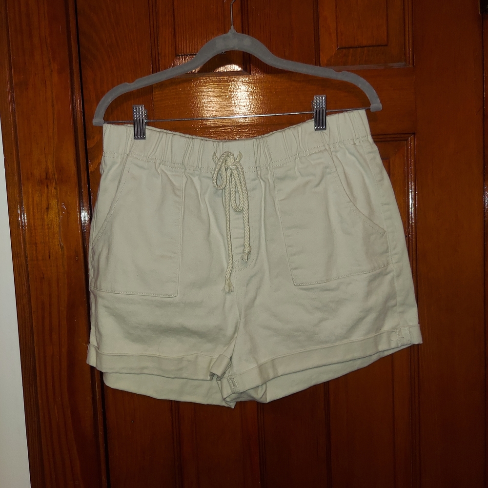 No Boundaries Women's Tan Cargo Shorts